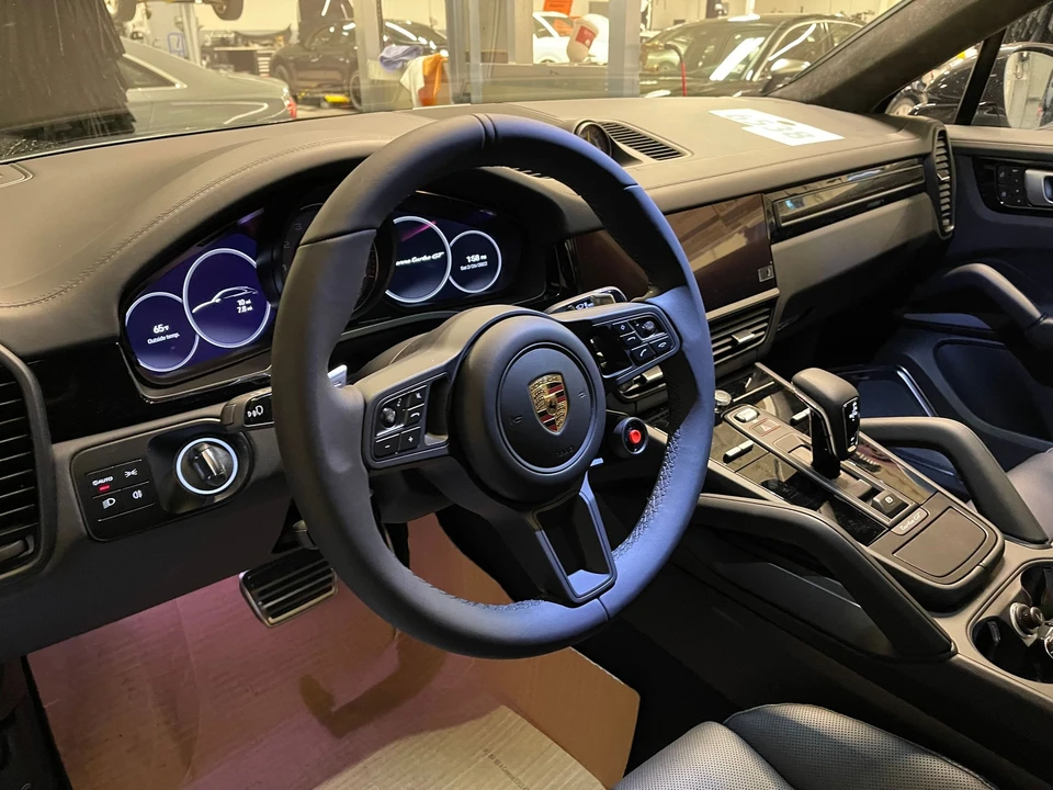 2022 Porsche 9Y0/9Y3 Cayenne Turbo GT - Image 2 of 9