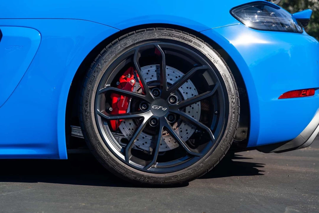 2022 Porsche 718 Cayman GT4 - Image 10 of 31