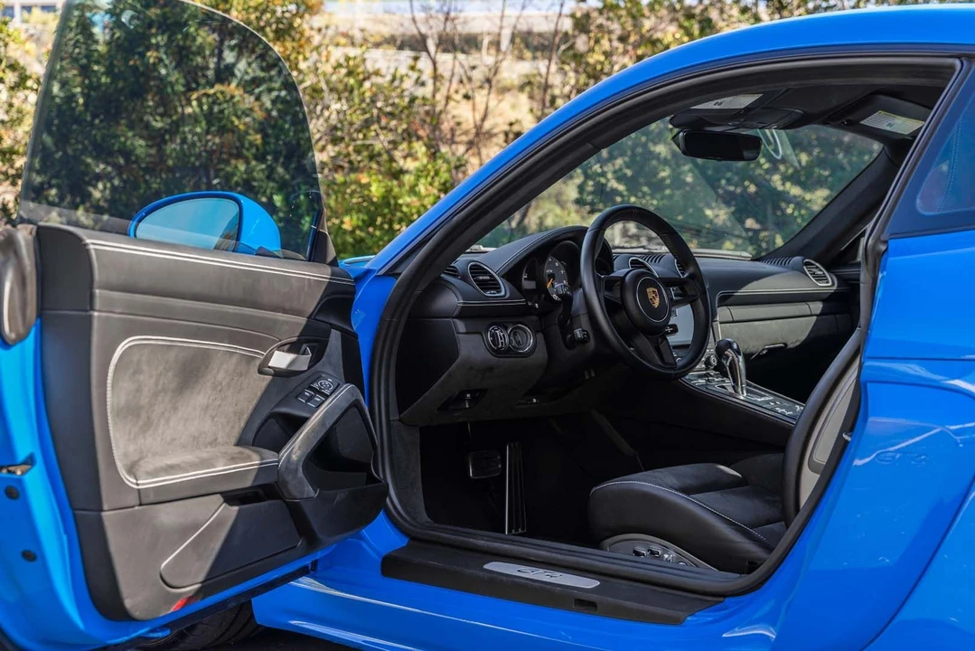 2022 Porsche 718 Cayman GT4 - Image 16 of 31