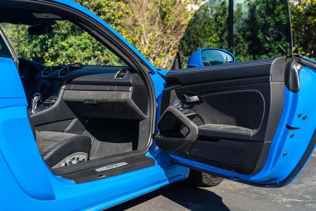 2022 Porsche 718 Cayman GT4 - Image 25 of 31