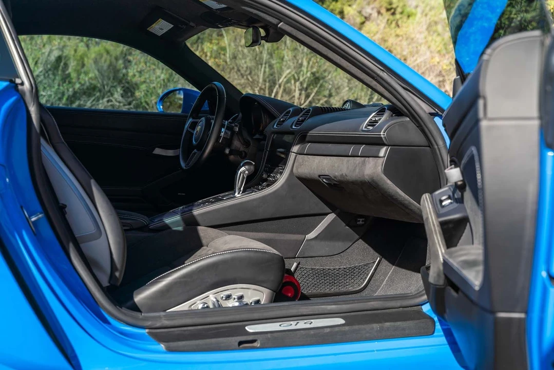 2022 Porsche 718 Cayman GT4 - Image 26 of 31