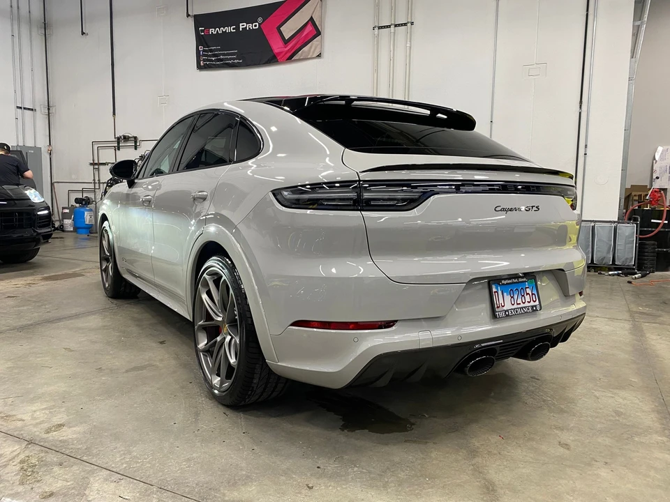 2022 Porsche 9Y0/9Y3 Cayenne GTS - Image 2 of 8