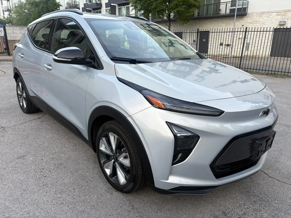 2022 Chevrolet - Image 2 of 28