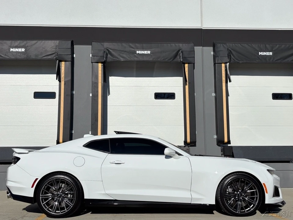 2022 Chevrolet Camaro ZL1 6th Gen - Image 14 of 21