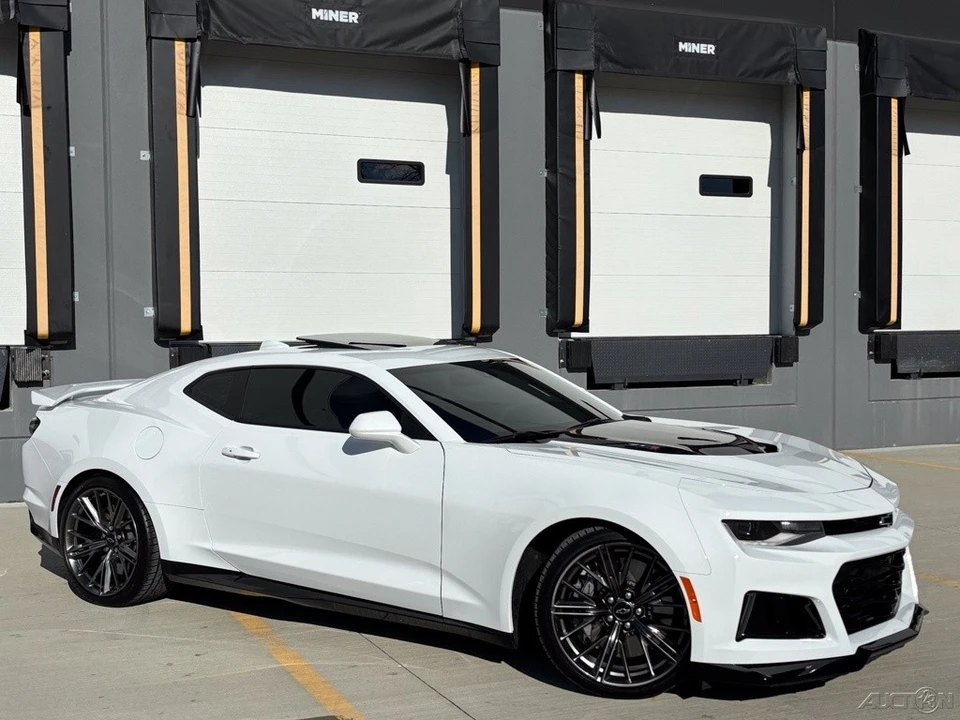 2022 Chevrolet Camaro ZL1 6th Gen - Image 11 of 21