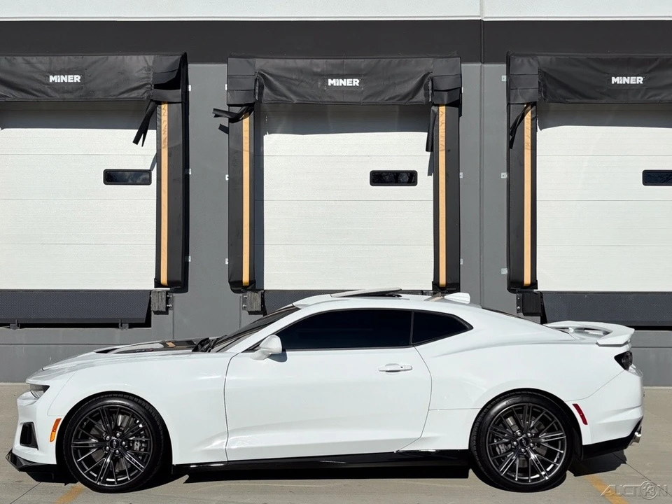 2022 Chevrolet Camaro ZL1 6th Gen - Image 13 of 21