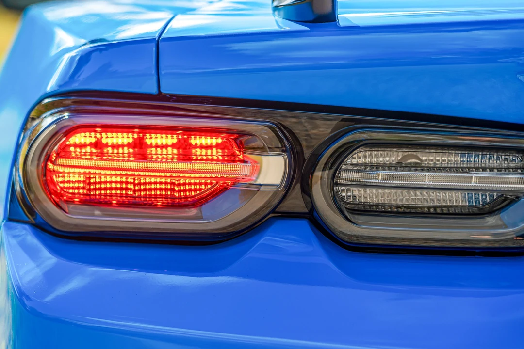 2022 Chevrolet Camaro ZL1 6th Gen - Image 26 of 31