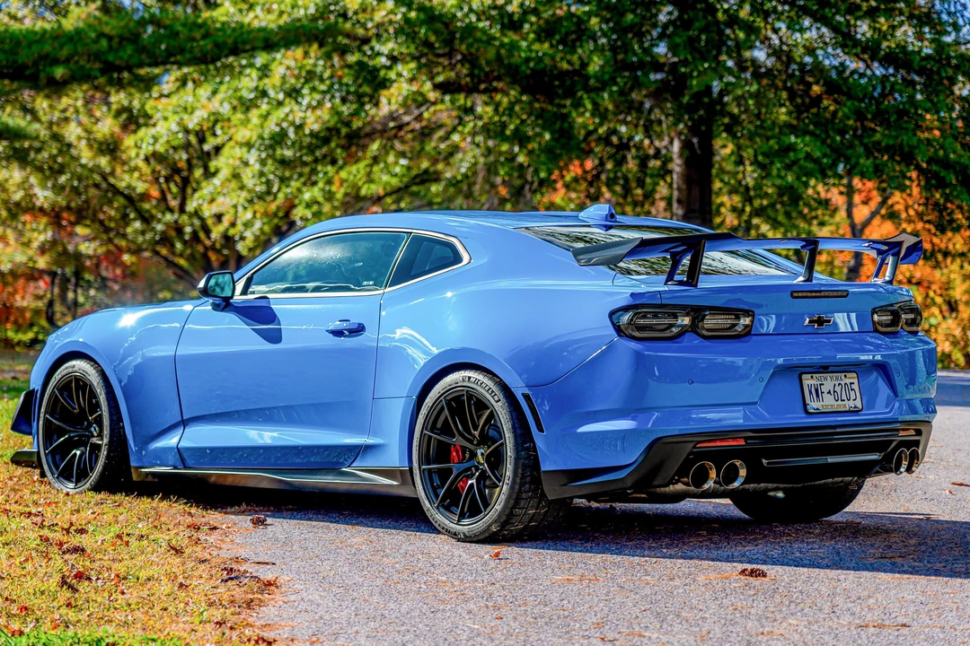 2022 Chevrolet Camaro ZL1 6th Gen - Image 9 of 31