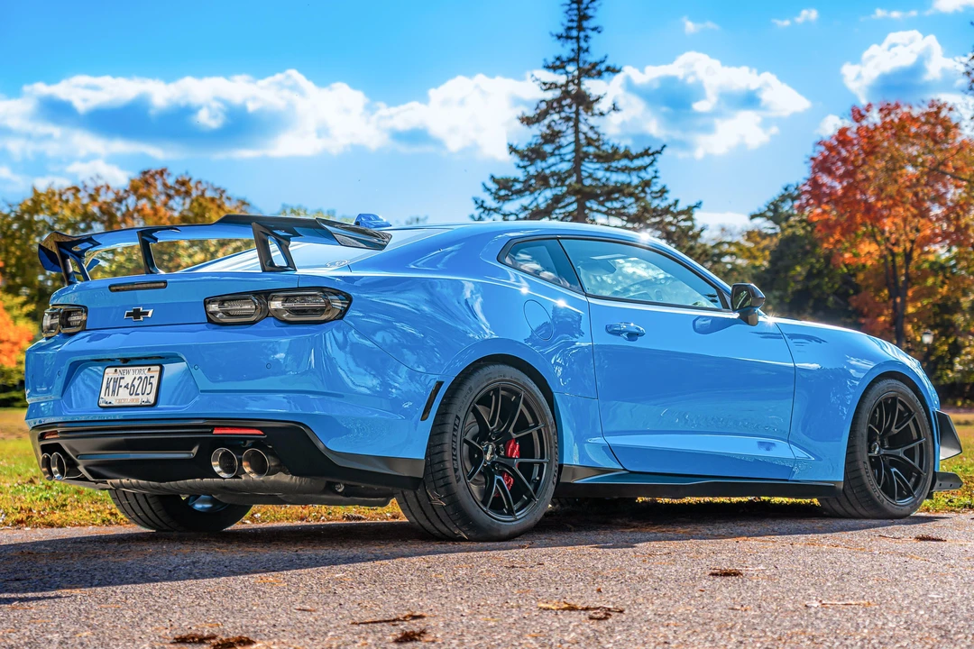 2022 Chevrolet Camaro ZL1 6th Gen - Image 11 of 31