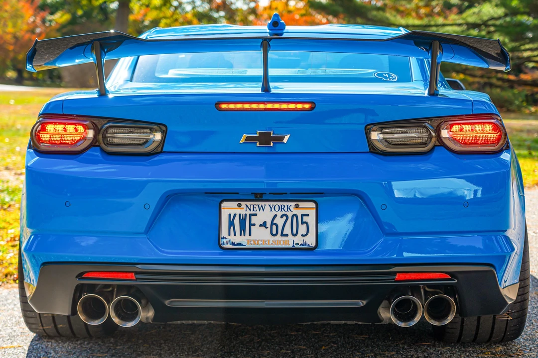 2022 Chevrolet Camaro ZL1 6th Gen - Image 10 of 31