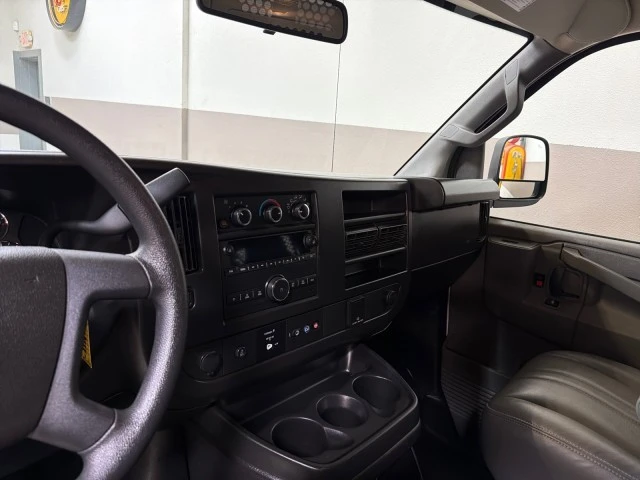 2022 Chevrolet Express - Image 19 of 21