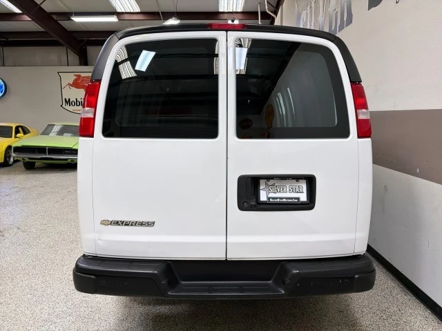 2022 Chevrolet Express - Image 8 of 21