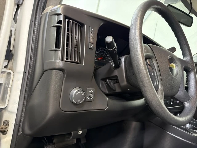 2022 Chevrolet Express - Image 20 of 21
