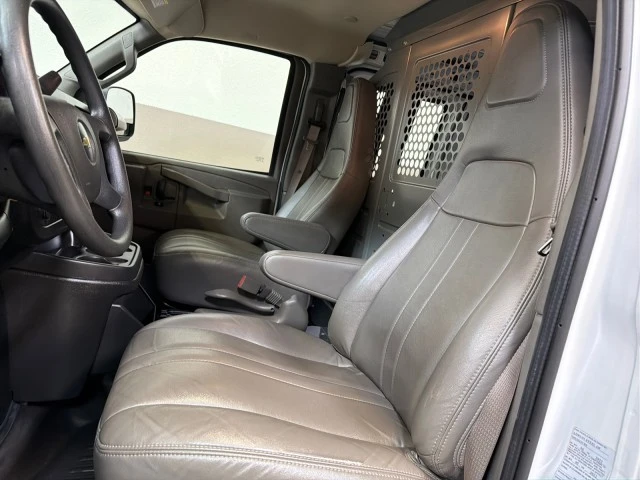 2022 Chevrolet Express - Image 15 of 21