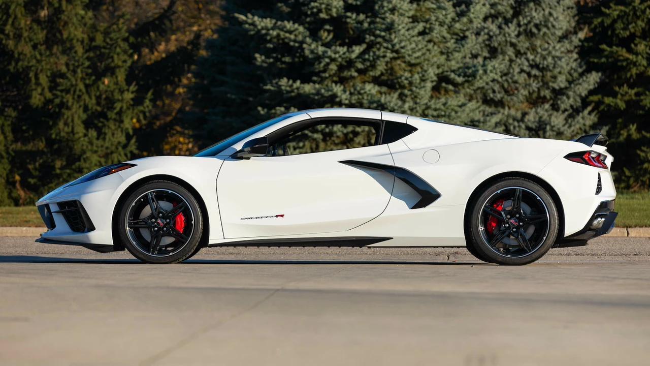 2022 Chevrolet Corvette C8 - Image 2 of 23
