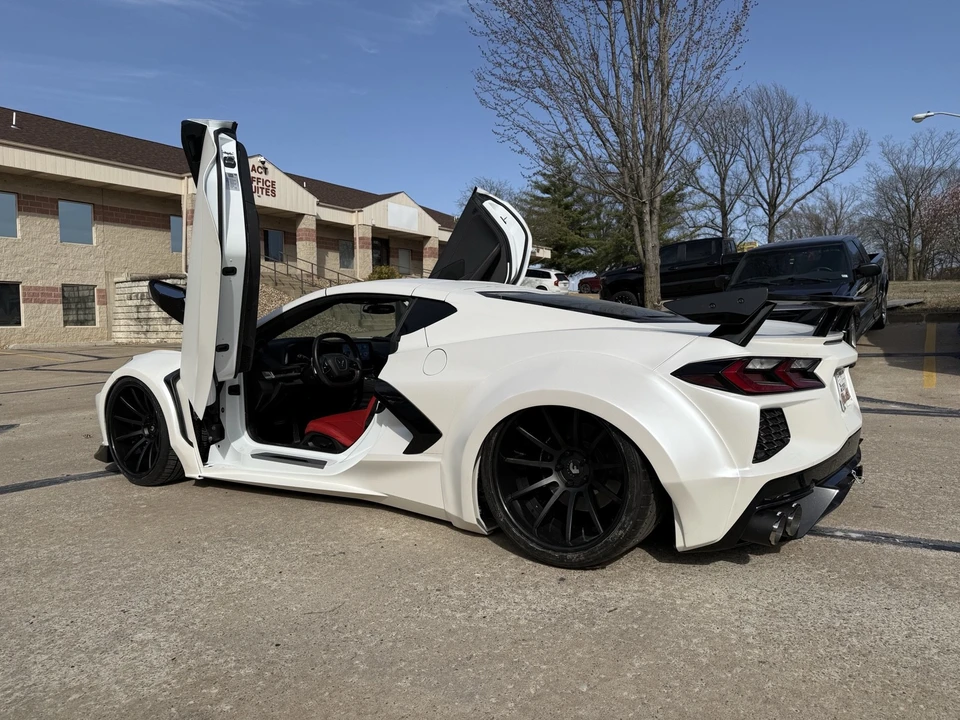 2022 Chevrolet Corvette C8 - Image 2 of 15