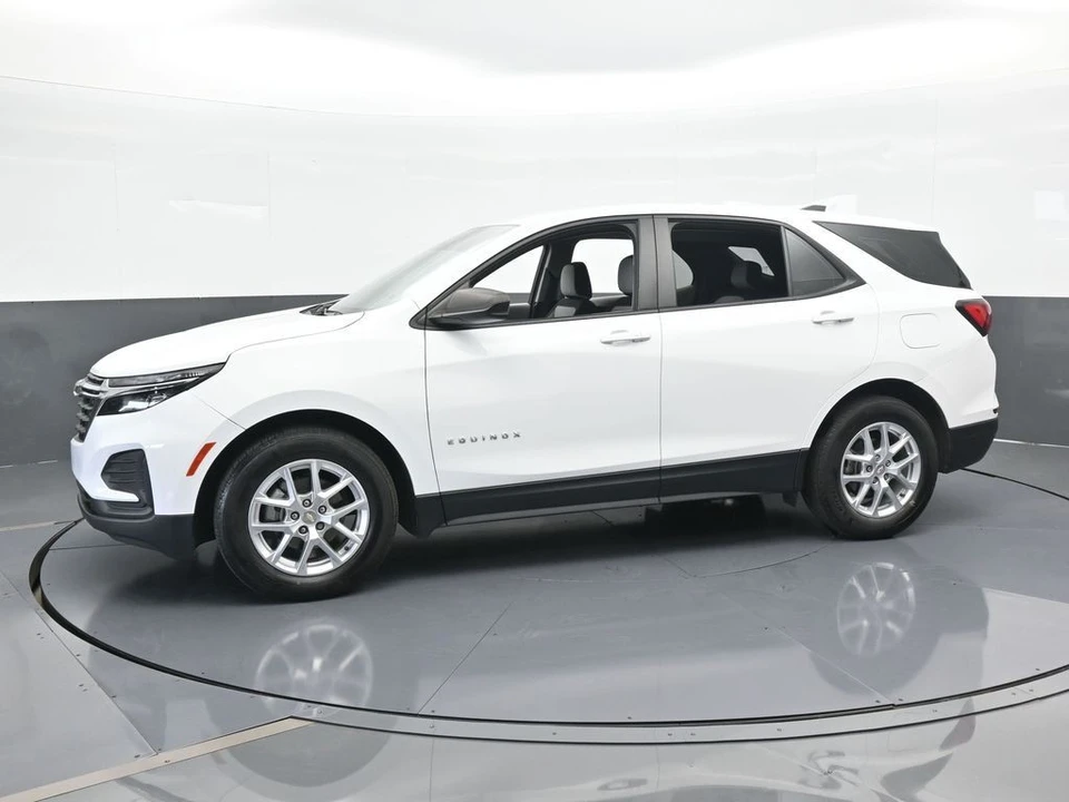 2022 Chevrolet Equinox - Image 2 of 12