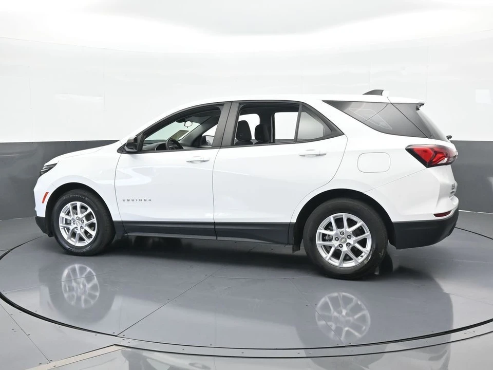 2022 Chevrolet Equinox - Image 3 of 12