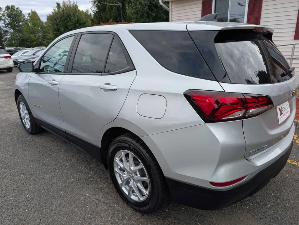 2022 Chevrolet Equinox - Image 2 of 20