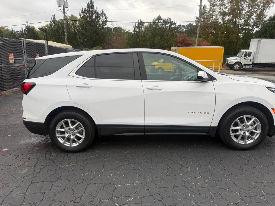 2022 Chevrolet Equinox - Image 2 of 15