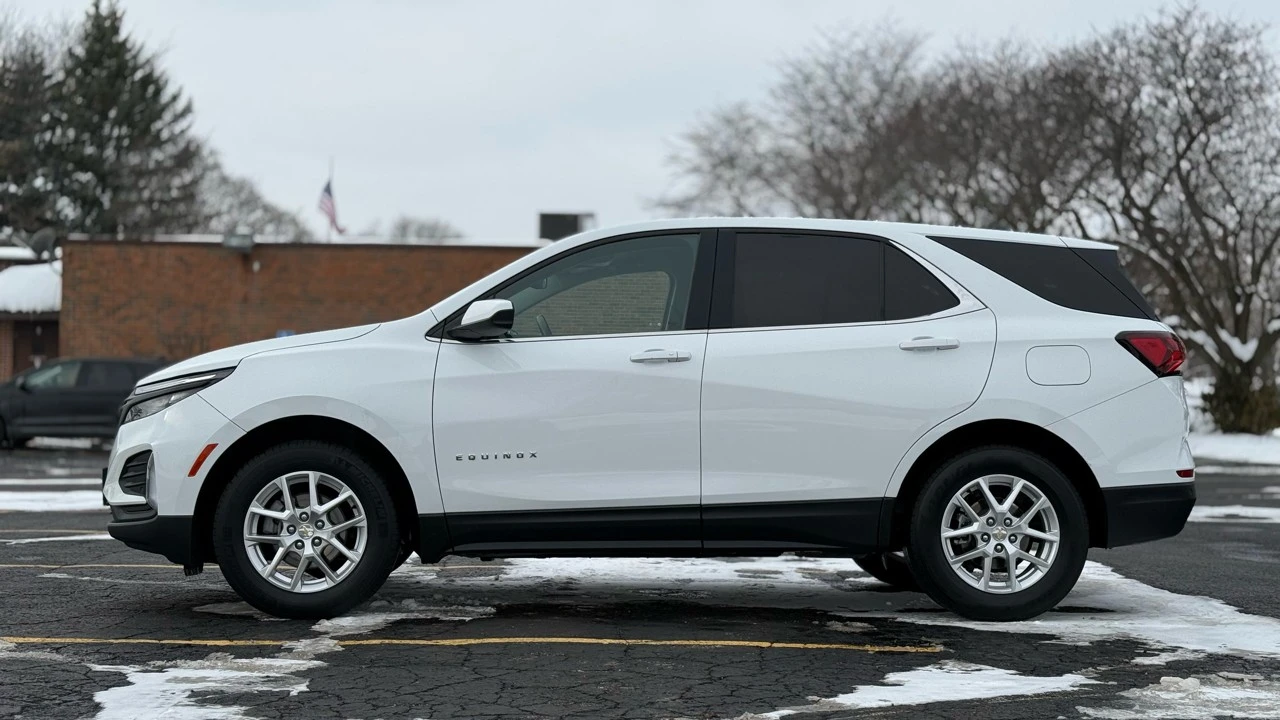 2022 Chevrolet Equinox - Image 4 of 21