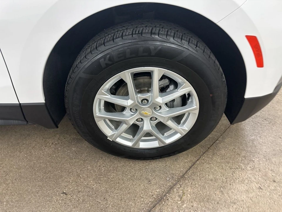 2022 Chevrolet Equinox - Image 10 of 12