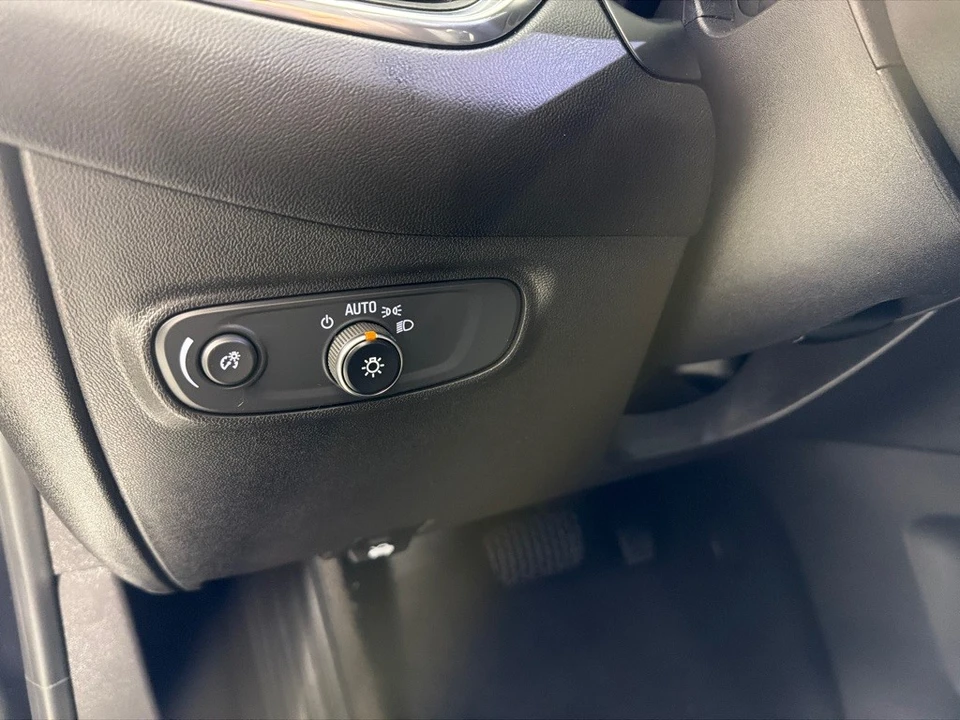 2022 Chevrolet Equinox - Image 15 of 21