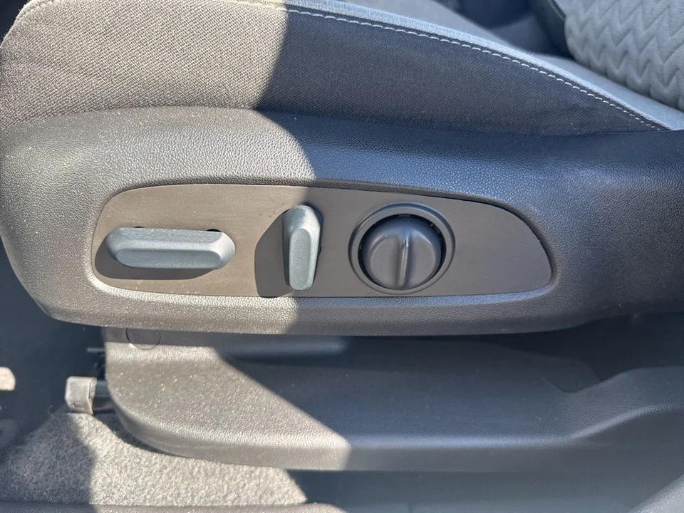 2022 Chevrolet Equinox - Image 10 of 12