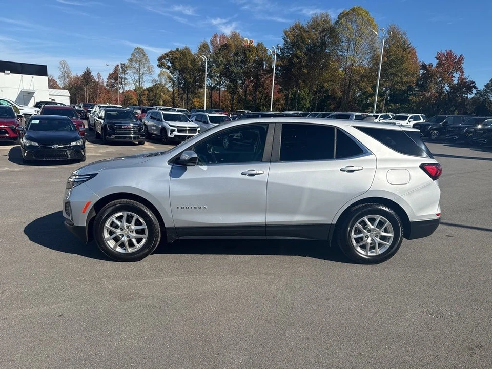 2022 Chevrolet Equinox - Image 2 of 12