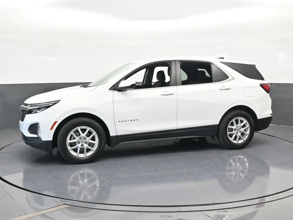 2022 Chevrolet Equinox - Image 2 of 12