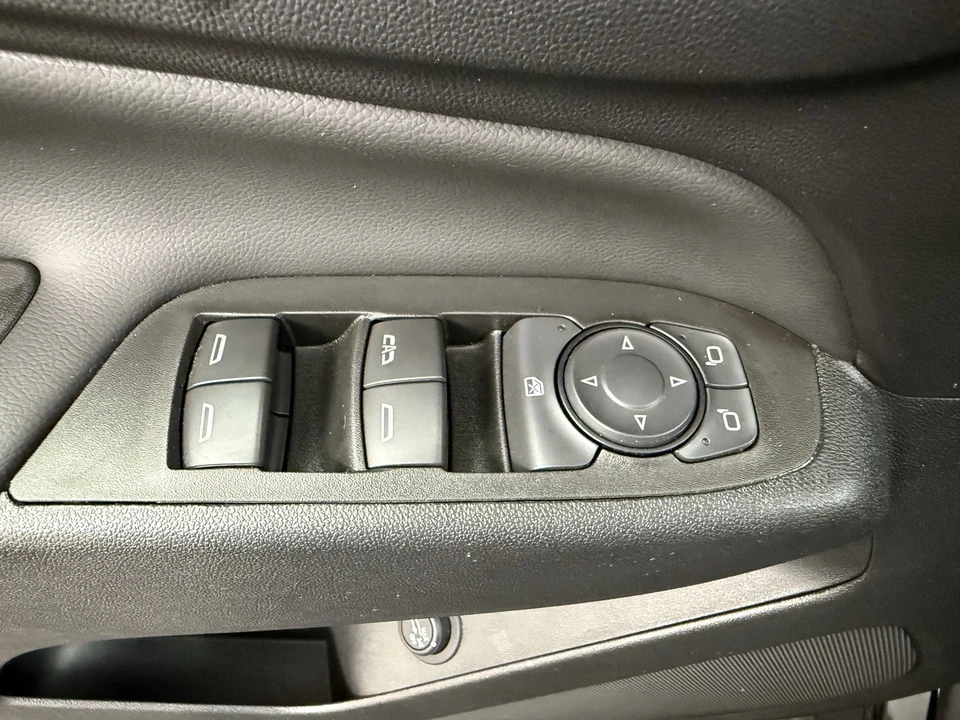 2022 Chevrolet Equinox - Image 9 of 21