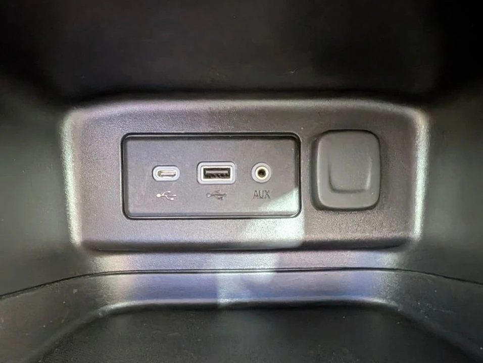 2022 Chevrolet Equinox - Image 8 of 27