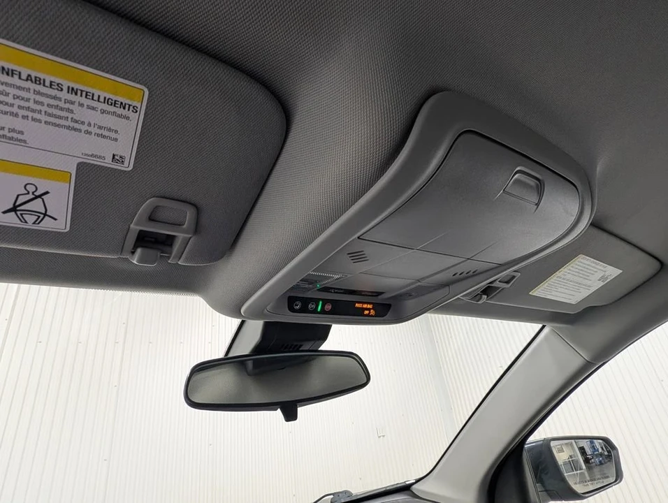2022 Chevrolet Equinox - Image 13 of 27