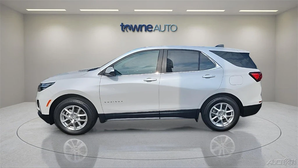 2022 Chevrolet Equinox - Image 2 of 12