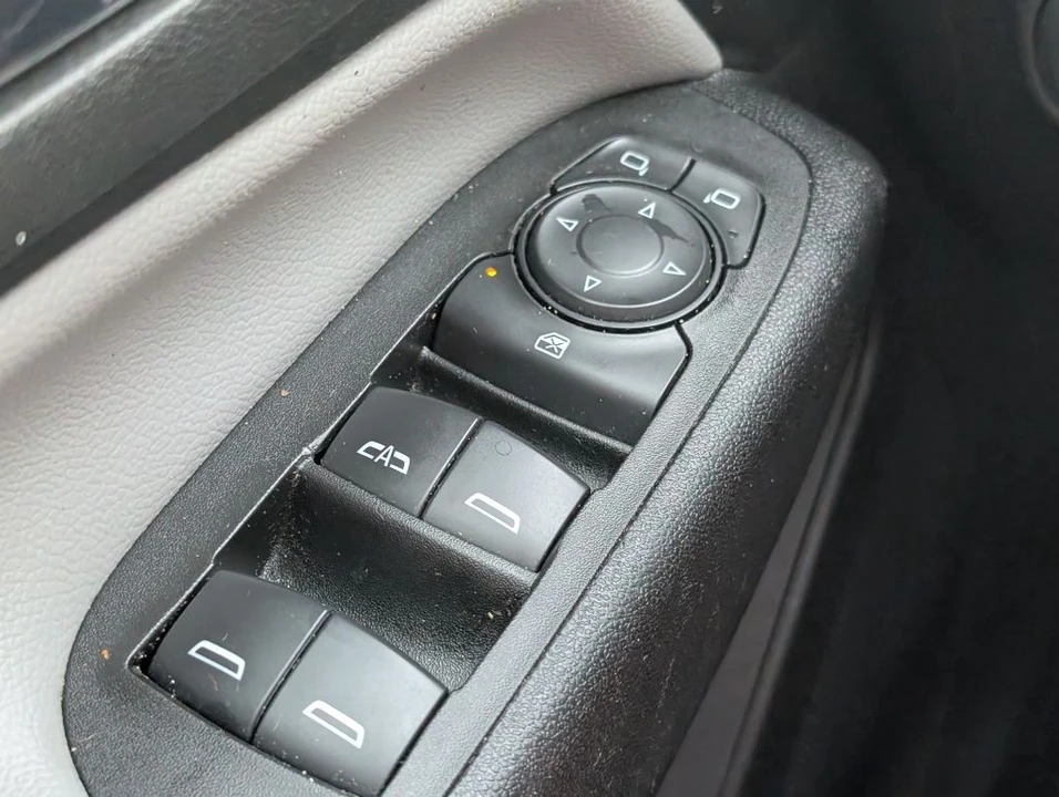 2022 Chevrolet Equinox - Image 11 of 21