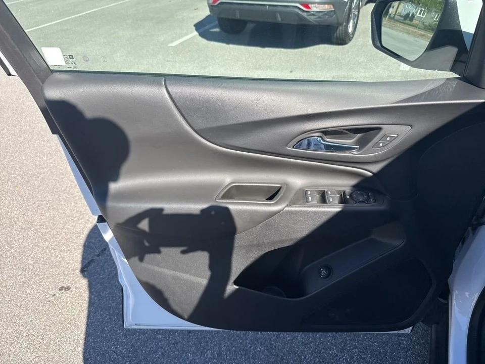 2022 Chevrolet Equinox - Image 11 of 12