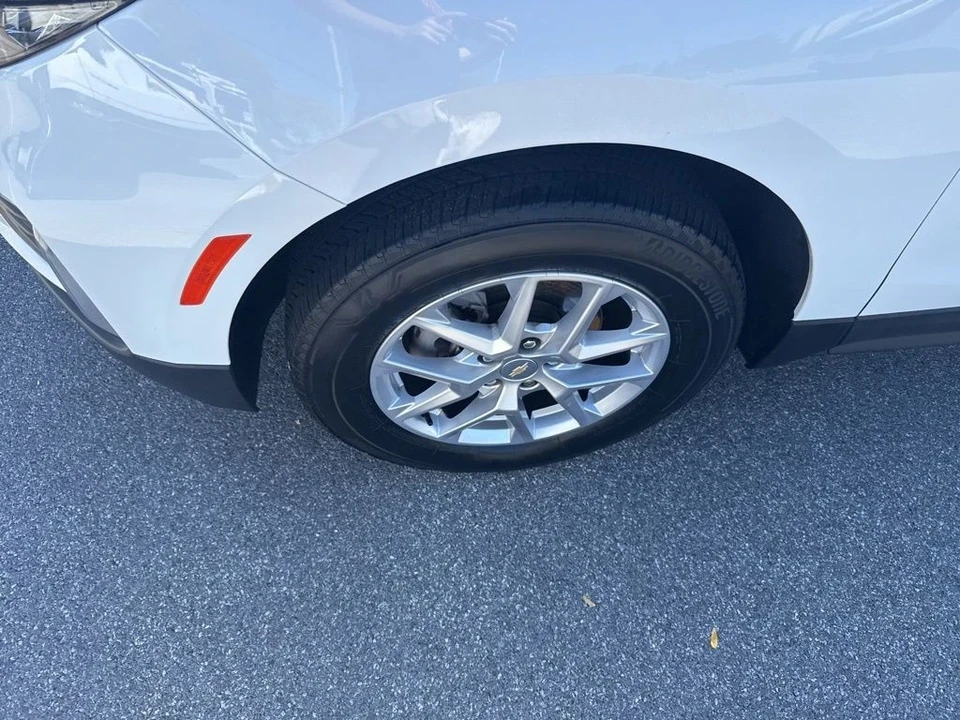 2022 Chevrolet Equinox - Image 10 of 12