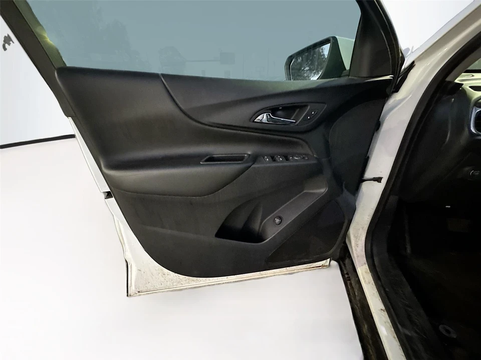 2022 Chevrolet Equinox - Image 10 of 15