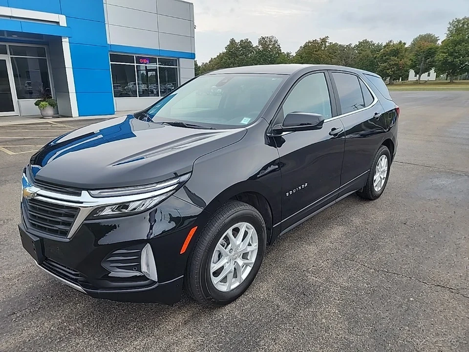 2022 Chevrolet Equinox - Image 2 of 12