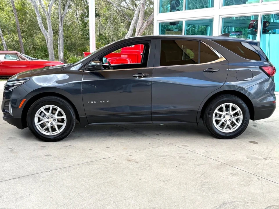 2022 Chevrolet Equinox - Image 9 of 21