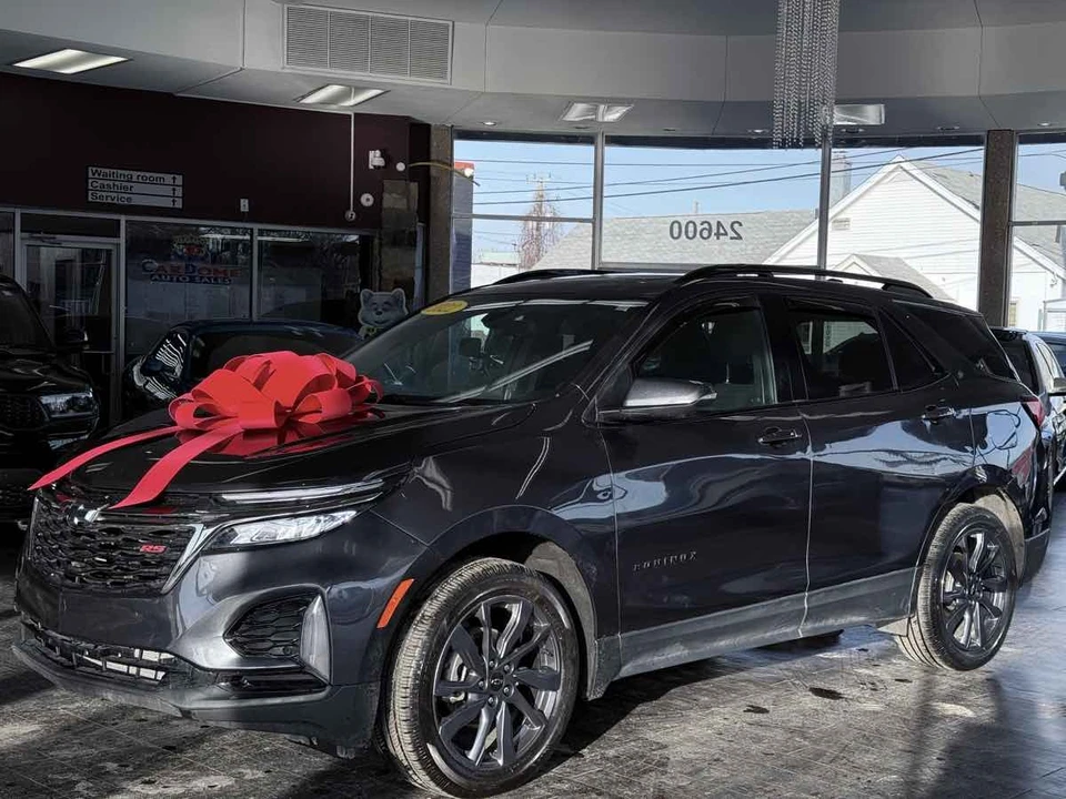 2022 Chevrolet Equinox - Image 2 of 12