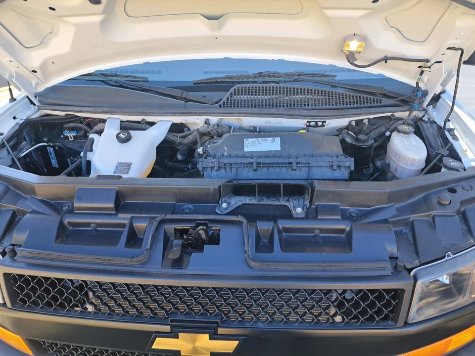 2022 Chevrolet Express - Image 10 of 19