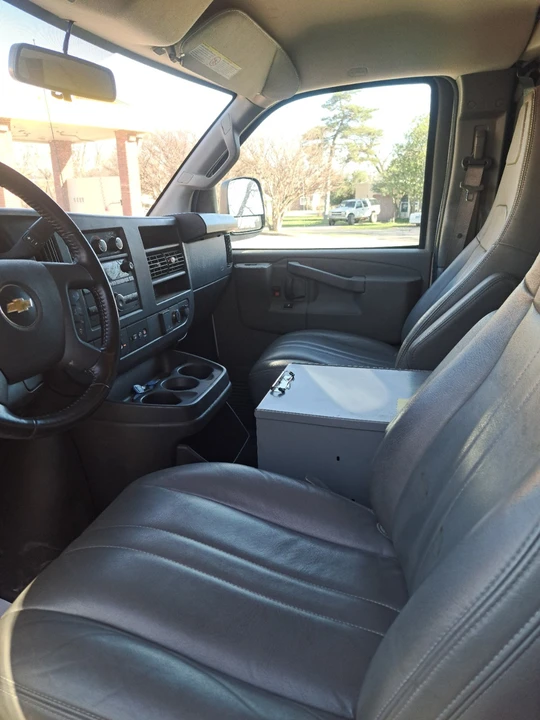 2022 Chevrolet Express - Image 13 of 19