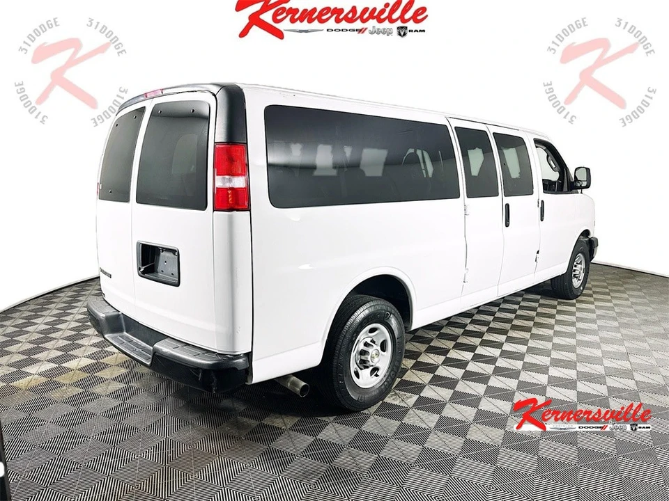 2022 Chevrolet Express - Image 7 of 12