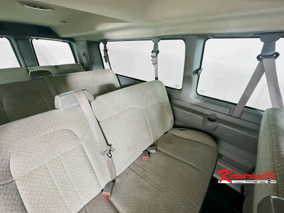 2022 Chevrolet Express - Image 14 of 21