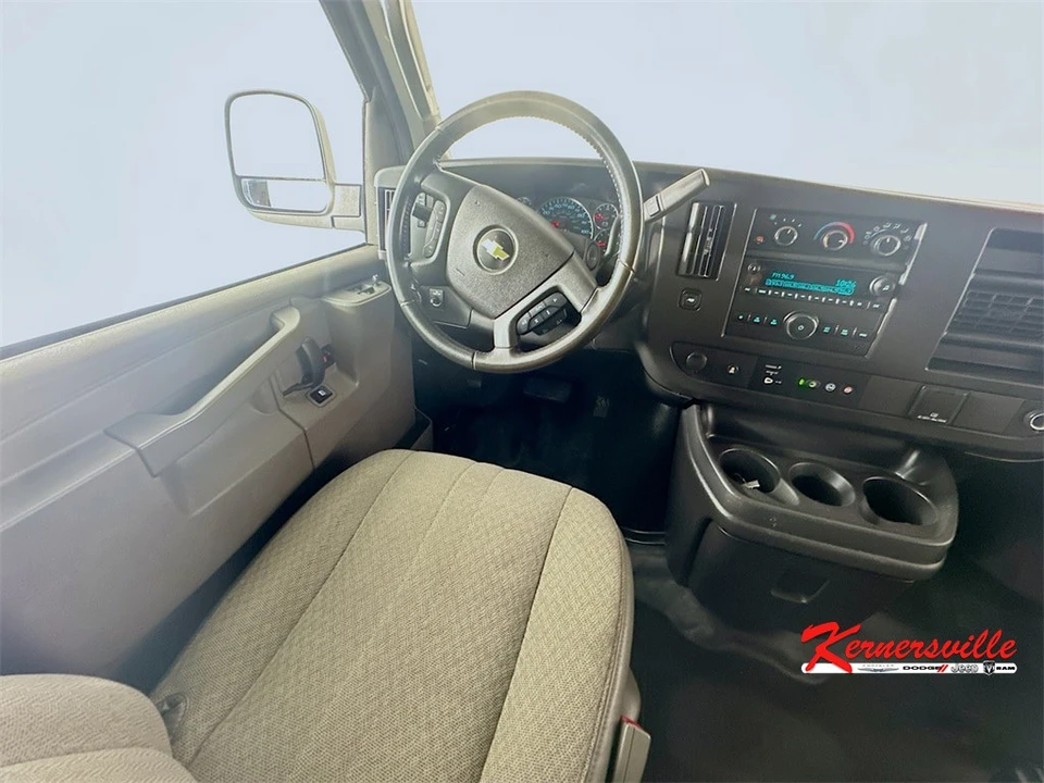 2022 Chevrolet Express - Image 9 of 12