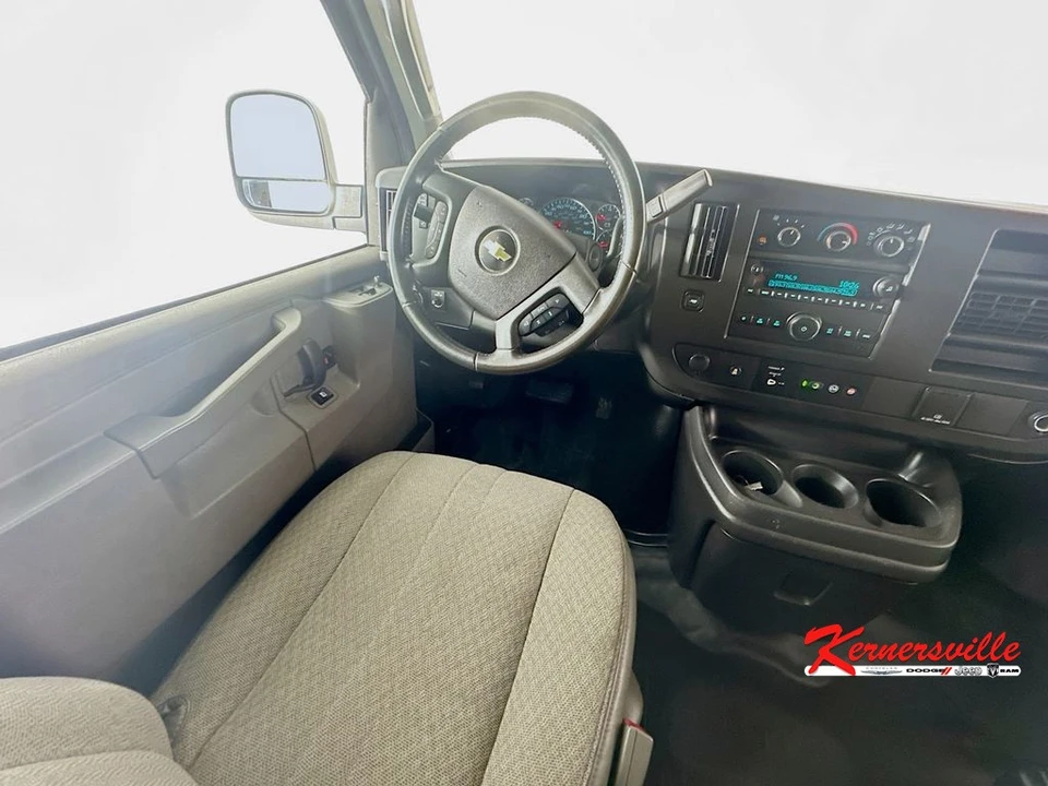 2022 Chevrolet Express - Image 9 of 12