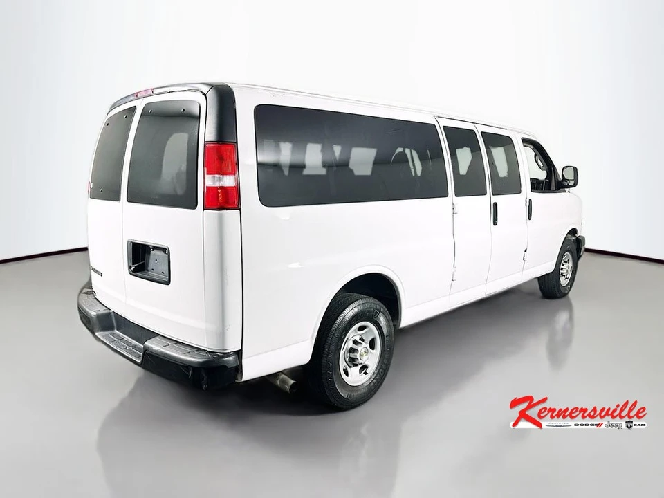 2022 Chevrolet Express - Image 7 of 24