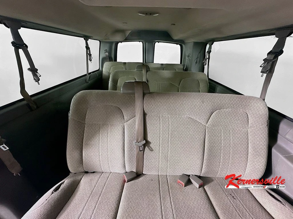 2022 Chevrolet Express - Image 13 of 24