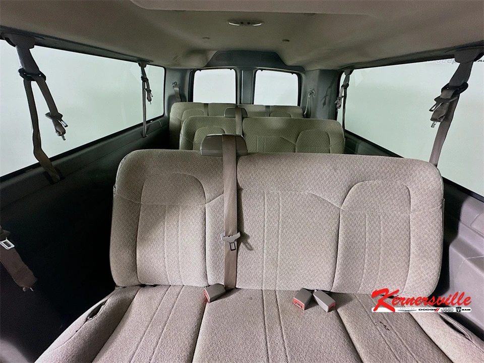 2022 Chevrolet Express - Image 13 of 21